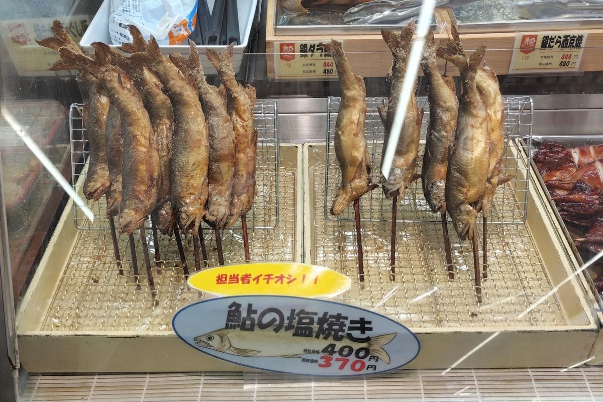 串に刺さったビジュアルがそそる