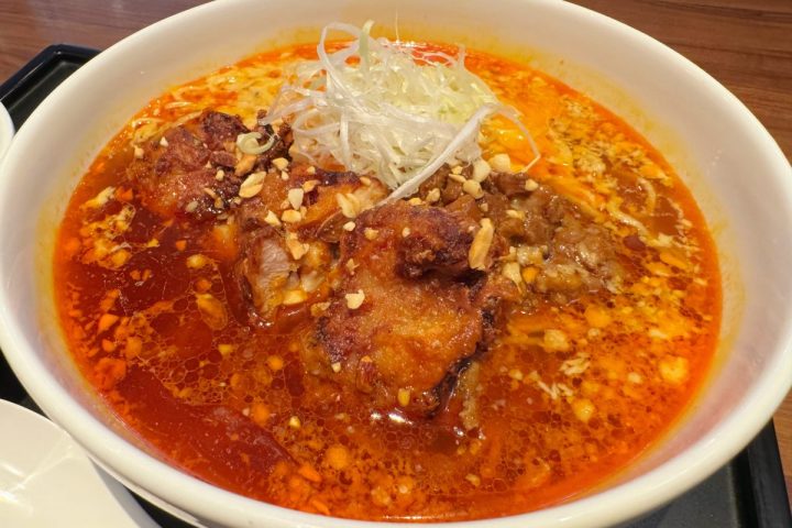 「中毒性がやばすぎた…」担々麺好きは必食！人気ラーメン店監修のデニーズ新作“変化形担々麺”を実食レポート