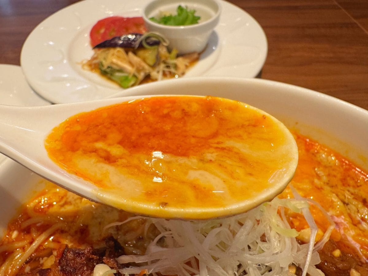 ゴマダレは、香ばしい風味と濃厚な甘みを楽しむことができます