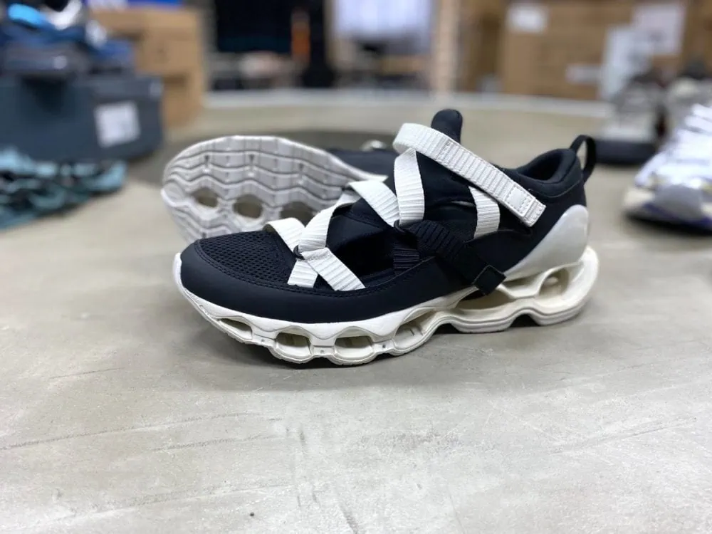 第1位　「これがミズノの本気スニーカー」まさにテクノロジーを着る一足“WAVE PROPHECY STRAP”をエディターが試し履き