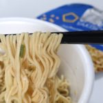 ベースフード　塩焼きそばは粉末ソースを混ぜるのが難しい