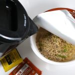 熱湯を注いで4分待つ