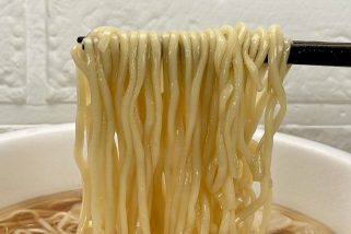 「このカップ麺、うますぎる」即席麺マニアおすすめ“あっさりなのに美味しさ爆発”注目カップ麺ベスト3【1位は超人気店が作る芳醇で高級感ある醤油】