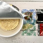 セブンイレブン セブンプレミアムゴールド 飯田商店 わんたん入りしょうゆらぁ麺／中の人目線では、この価格でよくここまで高額な原材料を使ったなぁ〜という印象です。