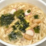 日清食品 日清のどん兵衛 特盛 重ね貝だし鶏塩うどん／旨味成分に注目した。鶏からくる動物性の旨み成分「イノシン酸」と海藻類の旨み成分「グルタミン酸」が合わさることで旨みの感じ方が5〜10倍に。そこへ貝だしの「コハク酸」という苦味や酸味と旨味が混ざり合うことで重厚かつ立体的な旨味を感じることができます