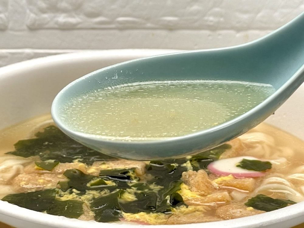 日清食品 日清のどん兵衛 特盛 重ね貝だし鶏塩うどん／あっさりとしながらもコクと深みを感じられる素材「貝」に注目したのは大正解