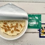 日清食品 日清のどん兵衛 特盛 重ね貝だし鶏塩うどん／あっさりとしながらもコクと深みを感じられる素材「貝」とボリューム感満載の「特盛」というキーワードから自信が伺えます