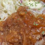 たっぷりかかった和風シャリアピンソースは、たまねぎとにんにくをじっくり煮詰めたというだけあって、食欲をそそる良い香り