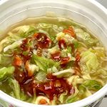 サンヨー食品 サッポロ一番 日高屋監修 野菜たっぷりタンメン タテビッグ／豚ガラとチキンベースを合わせたWスープに野菜の旨みとごま油のコク、胡椒でパンチを加えた塩スープ