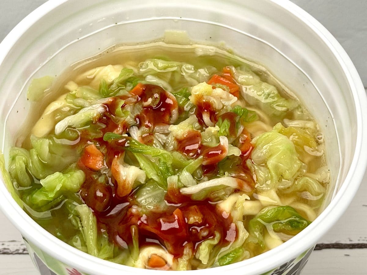 サンヨー食品
サッポロ一番 日高屋監修 野菜たっぷりタンメン タテビッグ／豚ガラとチキンベースを合わせたWスープに野菜の旨みとごま油のコク、胡椒でパンチを加えた塩スープ