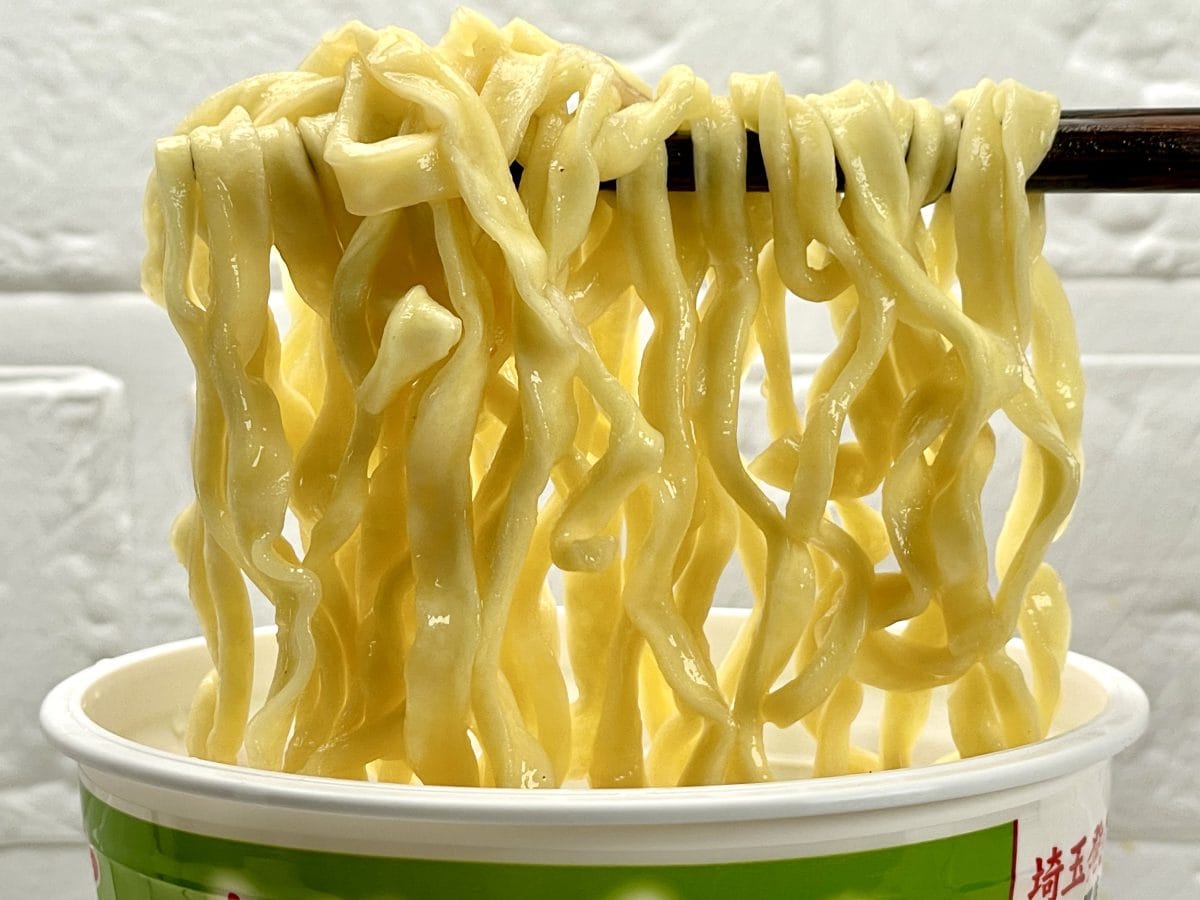 サンヨー食品
サッポロ一番 日高屋監修 野菜たっぷりタンメン タテビッグ／太さが異なる3種類の麺を特殊切り刄を使って手打ち風に仕上げた、かなり手の込んだ仕掛けの麺です