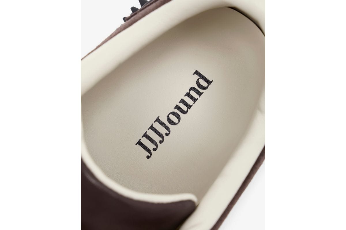 インソールにはJJJJoundのブランディングがあしらわれ、特別なコラボレーションモデルであることをさりげなく主張