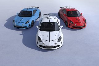 「日本にはわずか14台が上陸」伝説のトリコロールカラーにちなんだ限定車“アルピーヌ A110 R 70 ブルー ブラン ルージュ”が登場
