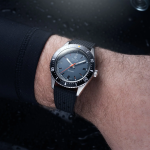 ニバダ・グレンヒェン「アクアマー」￥192,500／自動巻／38㎜径／パワーリザーブ約38時間／20気圧防水／ストーングレー