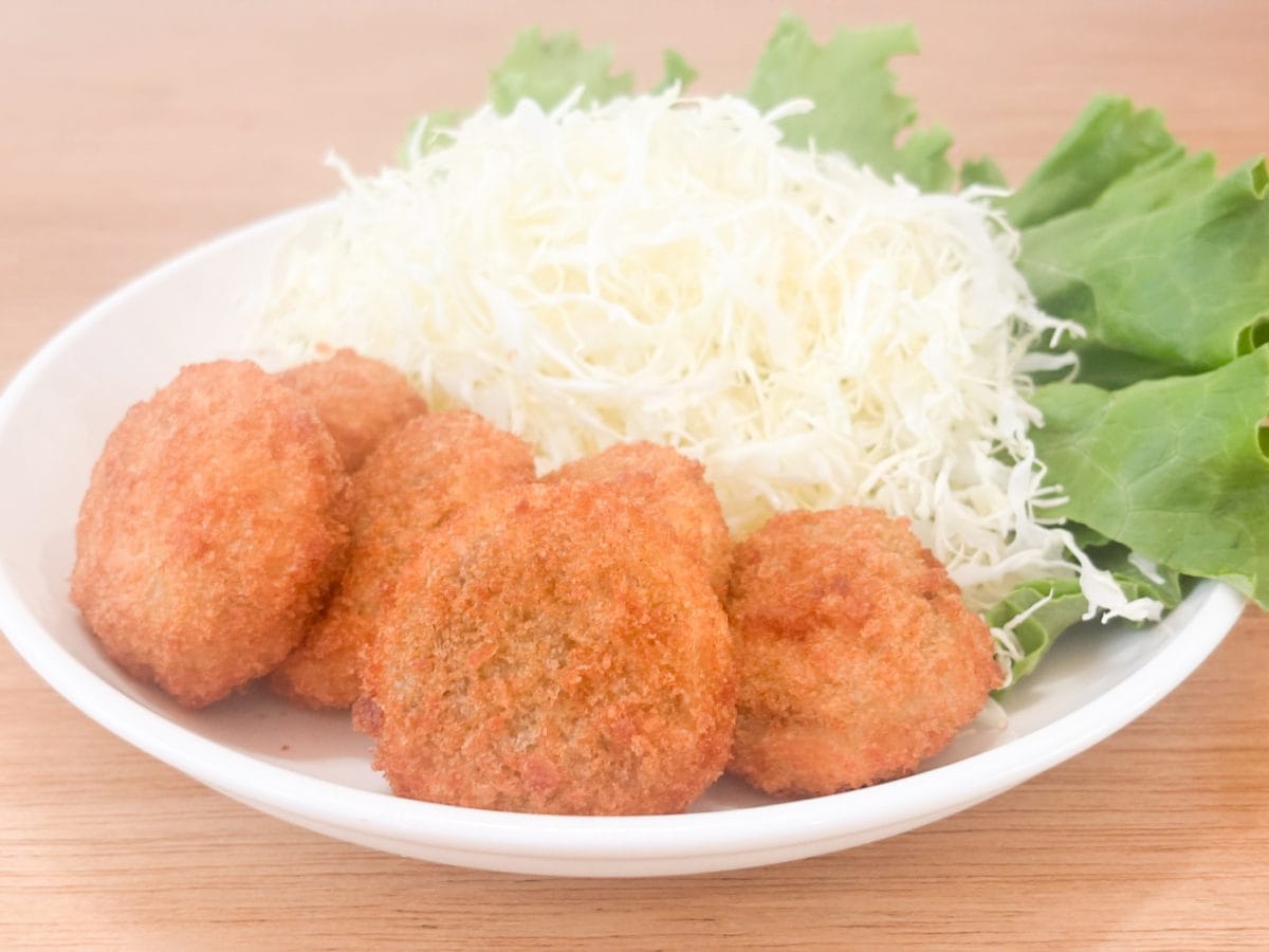 「東京日本橋たいめいけんの三代目茂出木浩司シェフとつくったカレーコロッケ」は小さいから、レンチン時間が短く、それでもかなりカリッと感があります