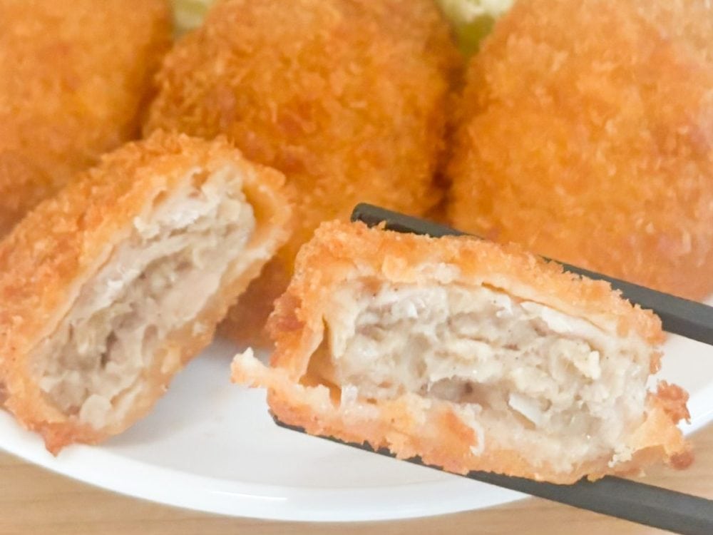 「豚ローストアンガス牛入り・極上メンチかつ」は肉のゴロッと食感もあってとってもジューシー