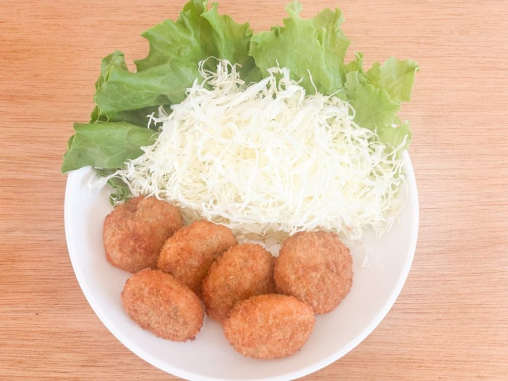 「東京日本橋たいめいけんの三代目茂出木浩司シェフとつくったカレーコロッケ」は子どものお弁当にぴったりなかわいいサイズだけど、お味はなかなか本格的な大人のカレーコロッケ