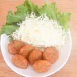 「東京日本橋たいめいけんの三代目茂出木浩司シェフとつくったカレーコロッケ」は子どものお弁当にぴったりなかわいいサイズだけど、お味はなかなか本格的な大人のカレーコロッケ