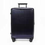 インリュウ（青墨） 「キャビン」￥154,000／H55×W36×D23㎝／3.6㎏／35ℓ 「チェックインM」￥176,000／H61×W43×D26㎝／4.2㎏／56ℓ 「トランクXL」￥198,000／H77×W44×D37㎝／5.6㎏／108ℓ