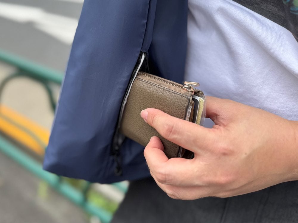 サイドポケットに財布を入れれば日常使いもできそう