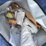 バッグの内生地には保冷機能を備えているため、食料品などの買い物バッグとして活躍してくれる