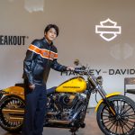 「ブレイクアウト」は240mmの極太リアタイヤが象徴的なモダンチョッパー
