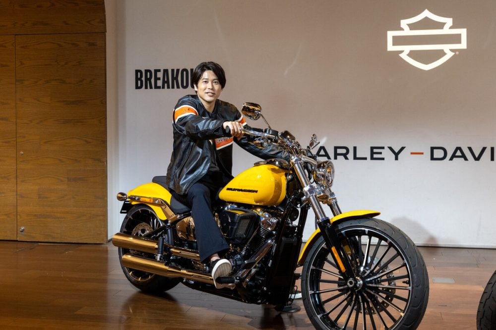 2025年モデルではフューエルタンクのペイントやグラフィックデザインが一新
