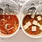 セブンプレミアム 蒙古タンメン中本 北極ラーメン／通常の蒙古タンメン中本カップ麺（写真右）と比較すると具材がまず大きく違います