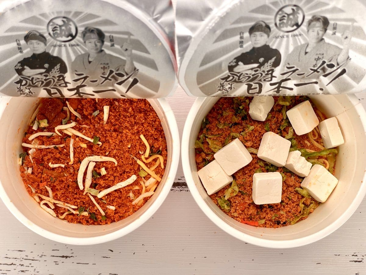 セブンプレミアム
蒙古タンメン中本 北極ラーメン／通常の蒙古タンメン中本カップ麺（写真右）と比較すると具材がまず大きく違います