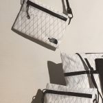上） ラフター ショルダー S ￥6,600 下） ラフター ショルダー M ￥9,900