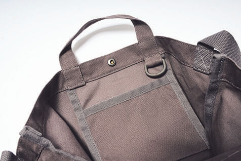 L.L.Bean×URBAN RESEARCH DOORS
Shoulder Strap Tote　「小物も取り出しやすい」