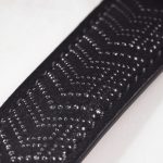 ストラップには伝統の印伝を採用