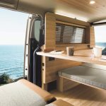 「部屋ごと出かけて憩う」をコンセプトに誕生したのがキャラバンのMYROOM。ベースとなるのはロングボディで、単なる架装車ではなく、日産自らが手がけているのが特徴だ。2023年秋の発表以来、ヒット作となっている
