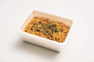 「ペヤングのトリビア4選」祝・発売50周年！愛すべきカップ焼きそばのヒストリーを紐解く…名前の由来ほか、4つのトリビアとは？