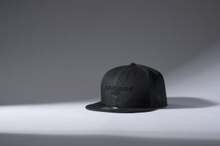 「ミレニアルズへ向けた優秀キャップ」“ニューエラ×エルピーエフ パリ”大人気コラボ第4弾はロゴやスカルをブラックで統一！