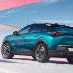 今回は48Vマイルドハイブリッドの「3008 ハイブリッド」が導入。2025年内には電気自動車の「E-3008」も登場する
