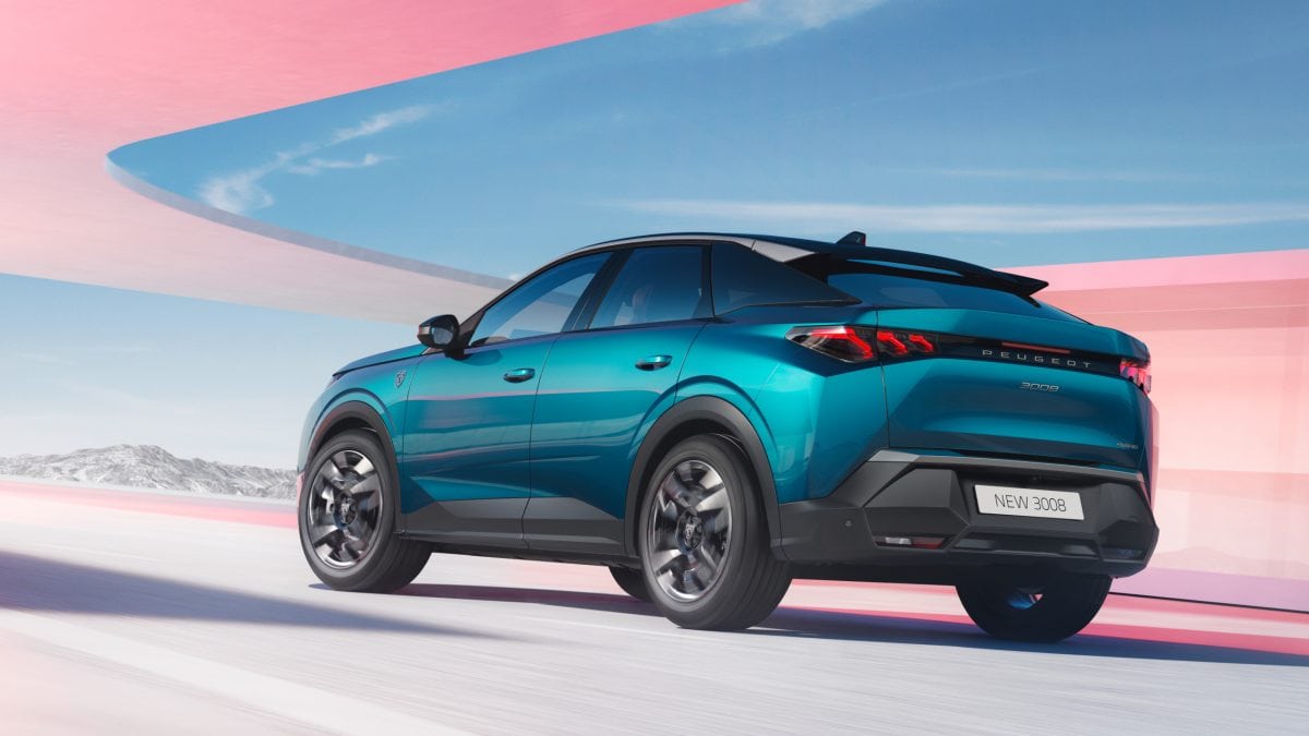 今回は48Vマイルドハイブリッドの「3008 ハイブリッド」が導入。2025年内には電気自動車の「E-3008」も登場する