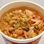 日清食品 日清カップヌードルレッドシーフードヌードル／ポークとチキンのWスープにホタテを中心とした魚介系の旨みを合わせたリッチなベーススープ