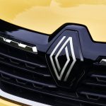 ルノーのエンブレム「ロザンジュ」も新デザインを採用。フロント、リアを始め各所に配置する