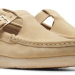 クラークスオリジナルズ「ワラビーＴバー（メープルスエード）」￥26,400