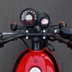 メーター横には街乗りからツーリングまでの道のりをサポートしてくれる簡易型のナビゲーションシステム「Tripper（トリッパー）」を搭載