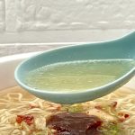 寿がきや 岐阜タンメン辛口／スープは豚ガラをベースに野菜の白菜＆キャベツ＆にんにくの旨みを重ねた、見た目はあっさりしているのにコク深いという魅力的な仕上がりに