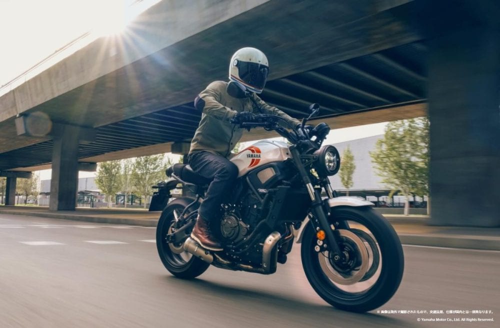 幅広いシーンにおいて楽しく、安心感のあるライドを味わうことが可能な「XSR700 ABS」