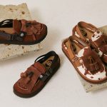 【秋に穿きたい大人サンダル】シャカの新作は4WAY仕様の「モックミュールタッセル」！クラス感のあるカウヘアに注目