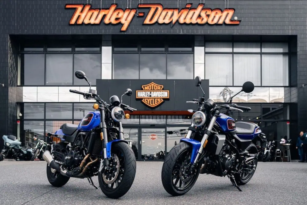 第3位　「ライトなハーレーに新色」気軽にバイクライフを楽しめる都市型ハーレーダビッドソン“Xシリーズ”にコズミックブルーが仲間入り