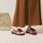 サンダルタイプだけどタッセル使いで大人顔にアレンジ