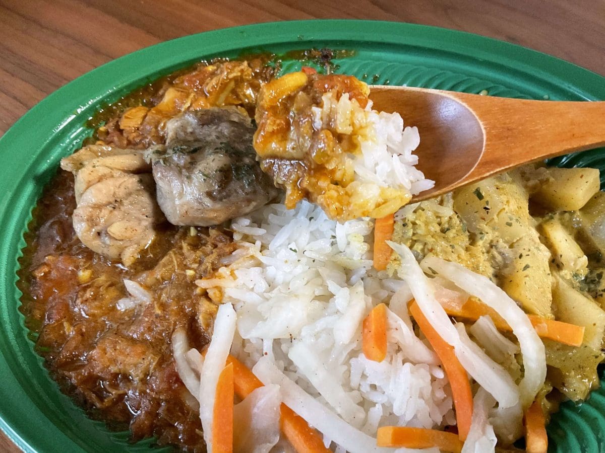 成城石井自家製 混ぜて食べる！スリランカ風チキンとジャガイモのあいがけカレー