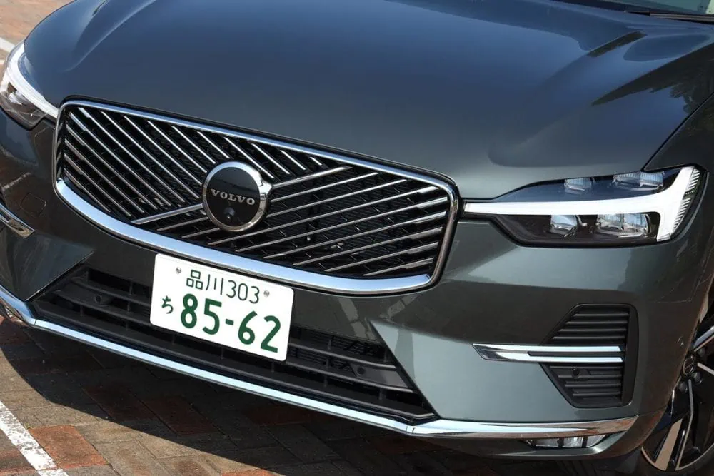 第2位　「大ヒットSUVの進化版を試乗してみた」日本カー・オブ・ザ・イヤーを受賞した実力車“ボルボのXC60”の最新モデルを自動車のプロが徹底レポート