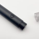 メーカー名は不明ですが、「ポータブル」と製品名につくだけあって、シェーバーの外刃を守るキャップがついています