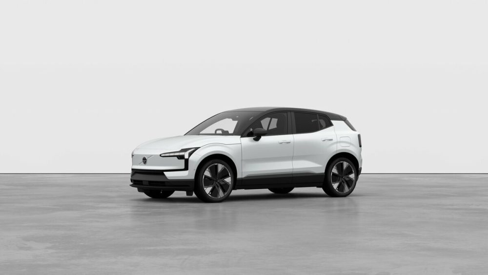 パワフルな走りと高い安定性を発揮する4WDモデル「EX30 ウルトラ ツインモーター パフォーマンス」